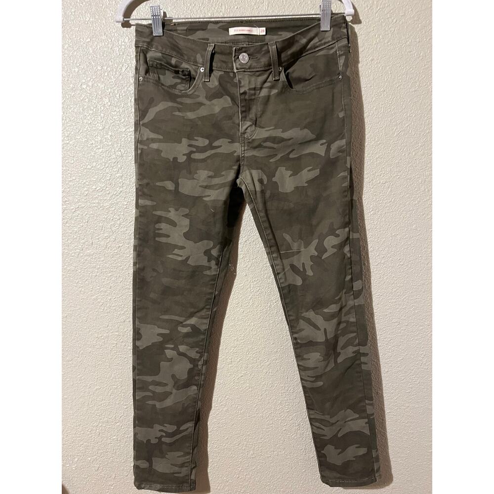 Levi’s women’s skinny ankle camo pants size 28